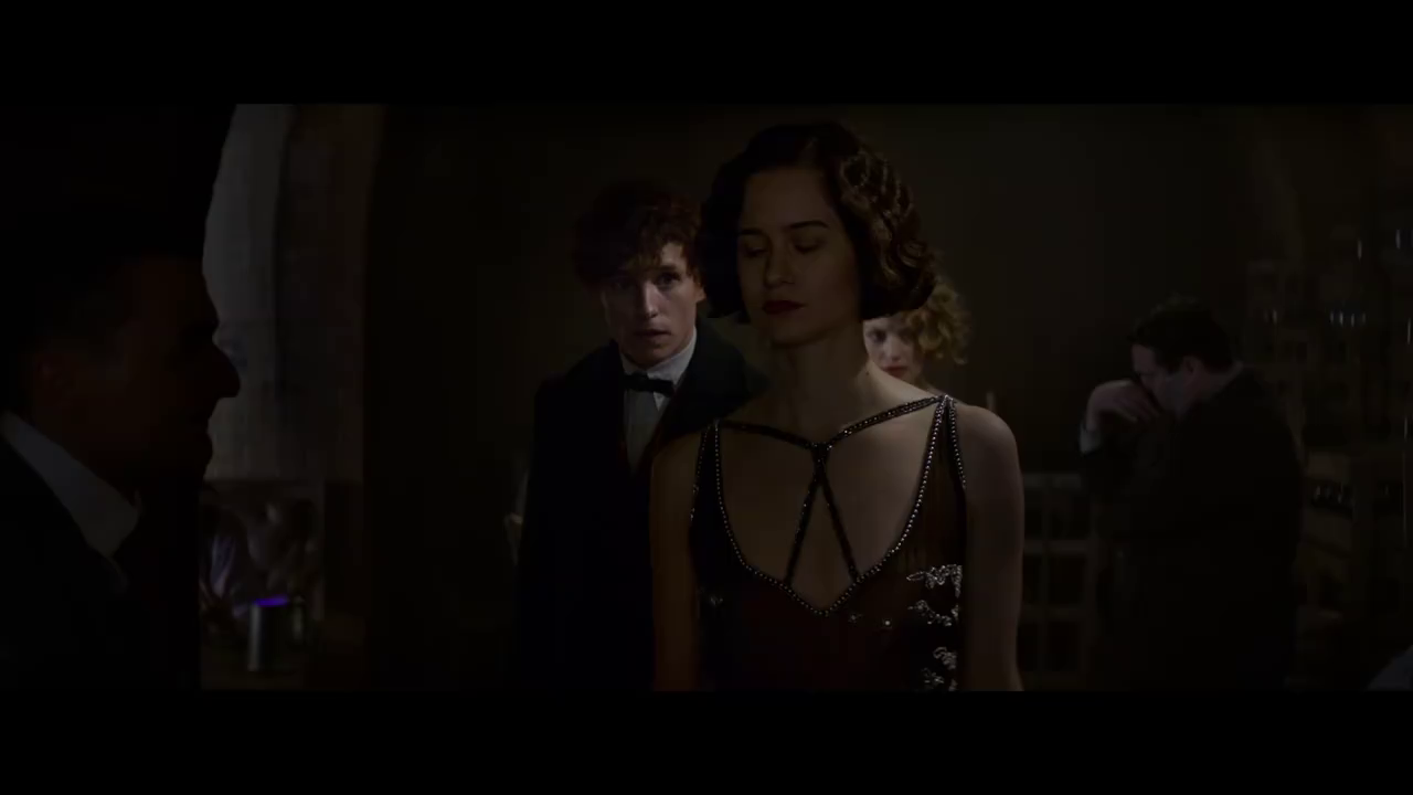 Harry potter russian subtitles. Фантастические твари субтитры. Фантастические твари 1 с субтитрами. Отрывки трейлера Тейват. Фантастические-твари 3 смотреть с русскими субтитрами.